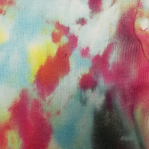 Tie-dyed Gerber onesie 3 to 6 months - Picture 5 of 5